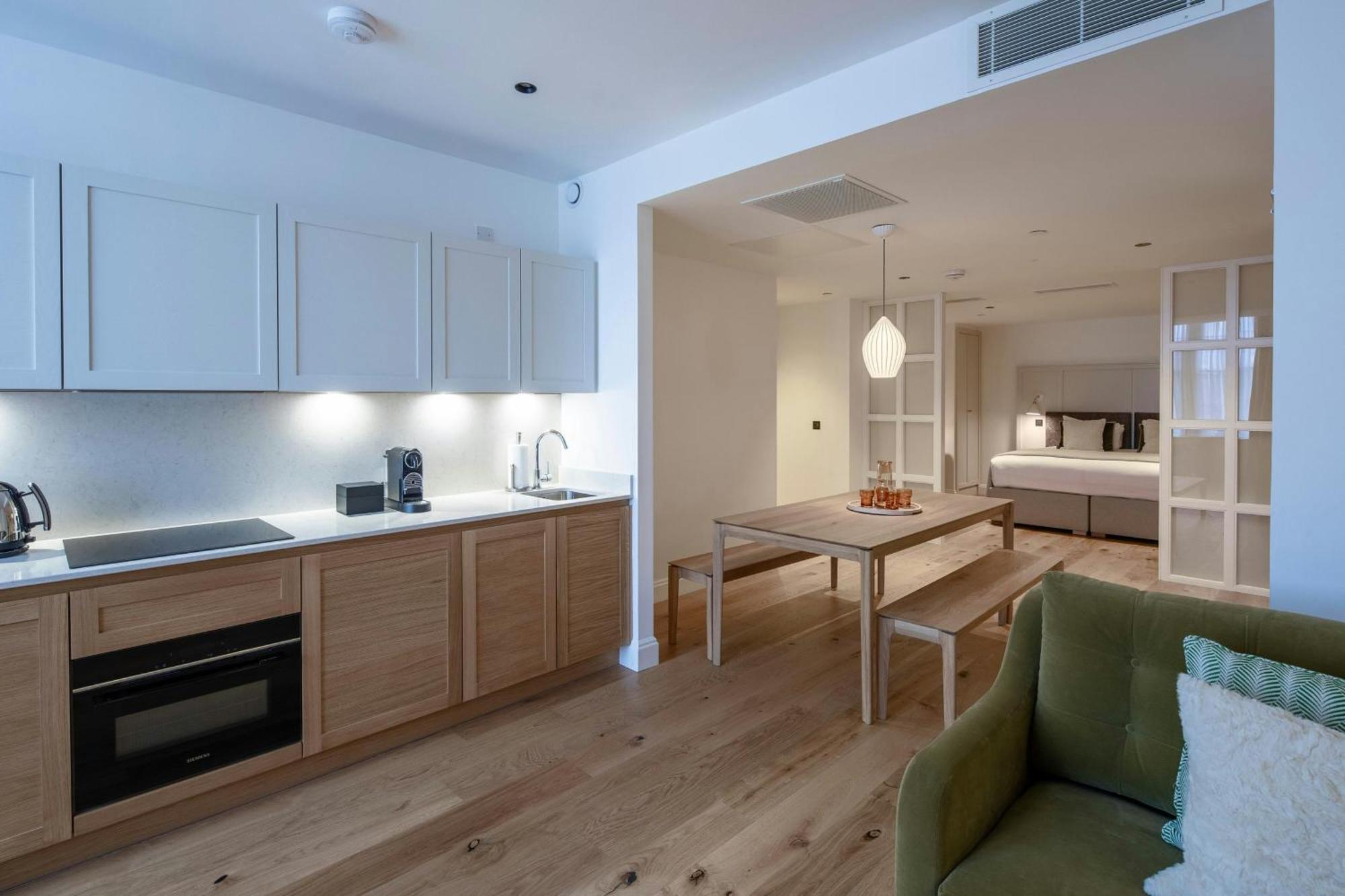 One-Bedroom King Suite with Sofa Bed and City View,1687479048:JPEG